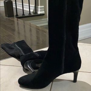 Suede boots